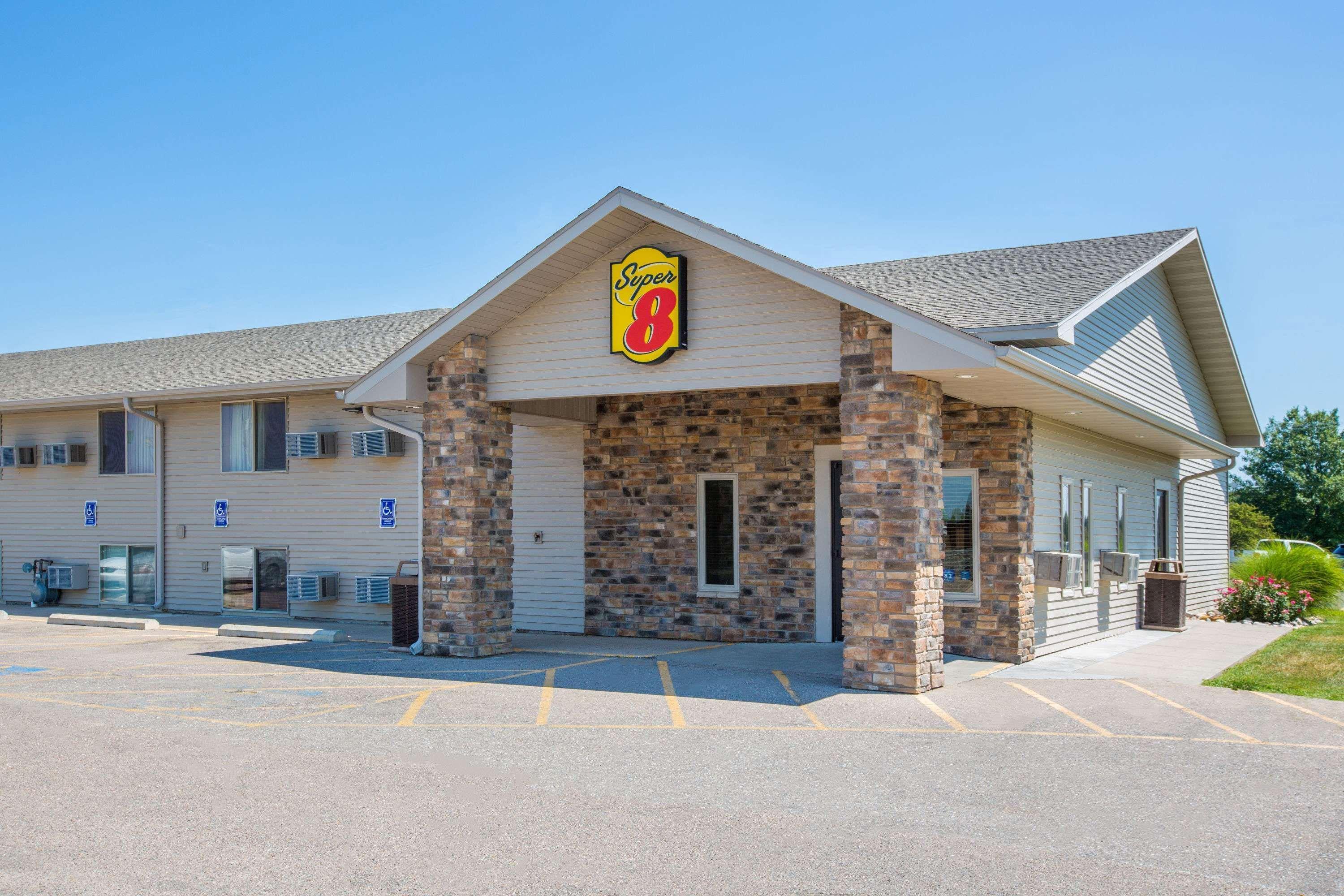 Super 8 By Wyndham Kearney Motel Eksteriør billede